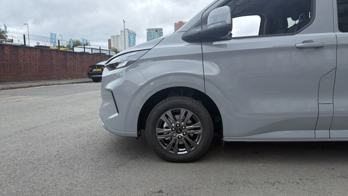 Ford Transit Custom 320 L1 Diesel Fwd 2.0 EcoBlue 170ps H1 Double Cab Van Limited Auto - Image 17